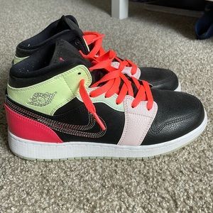 Jordan 1 Mid Glow In the Dark